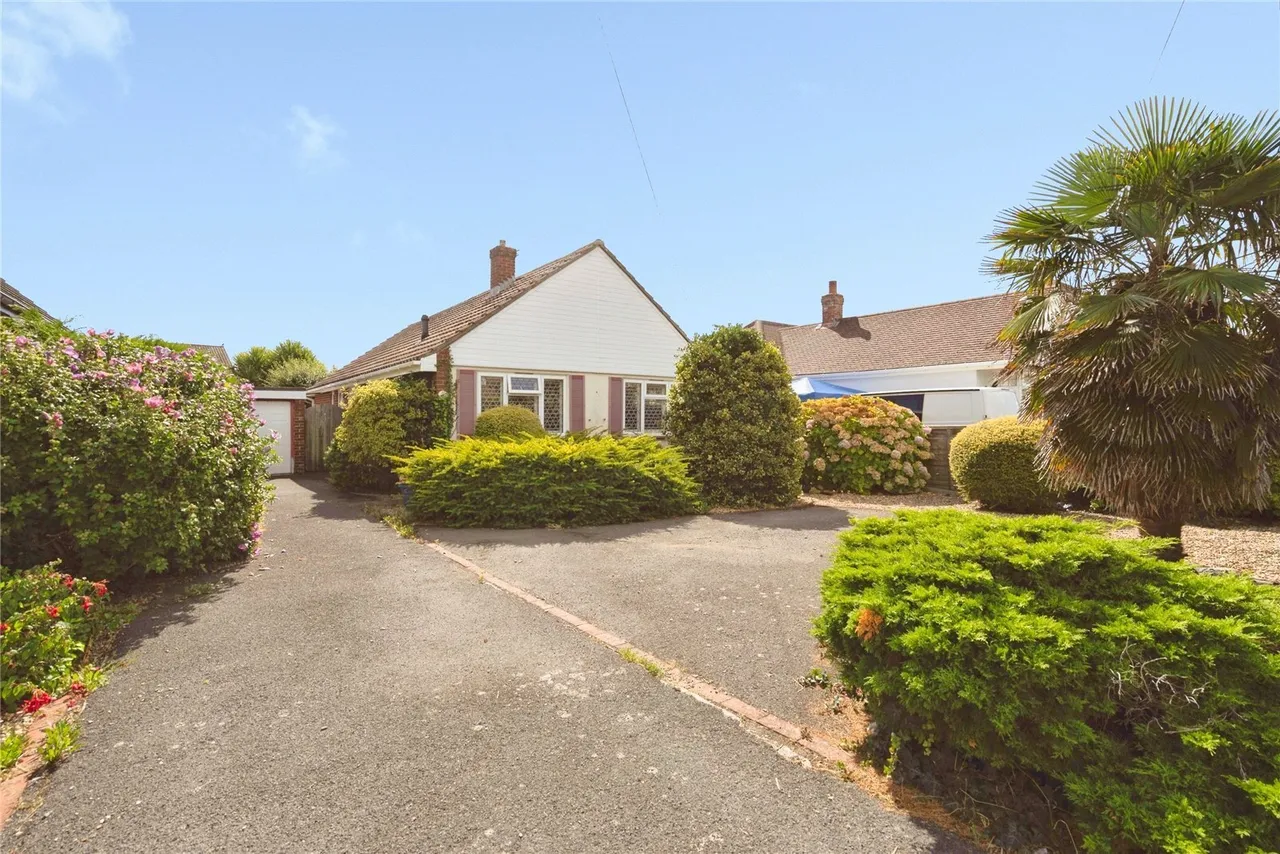3 bed house for sale, Manor Road, Selsey, PO20