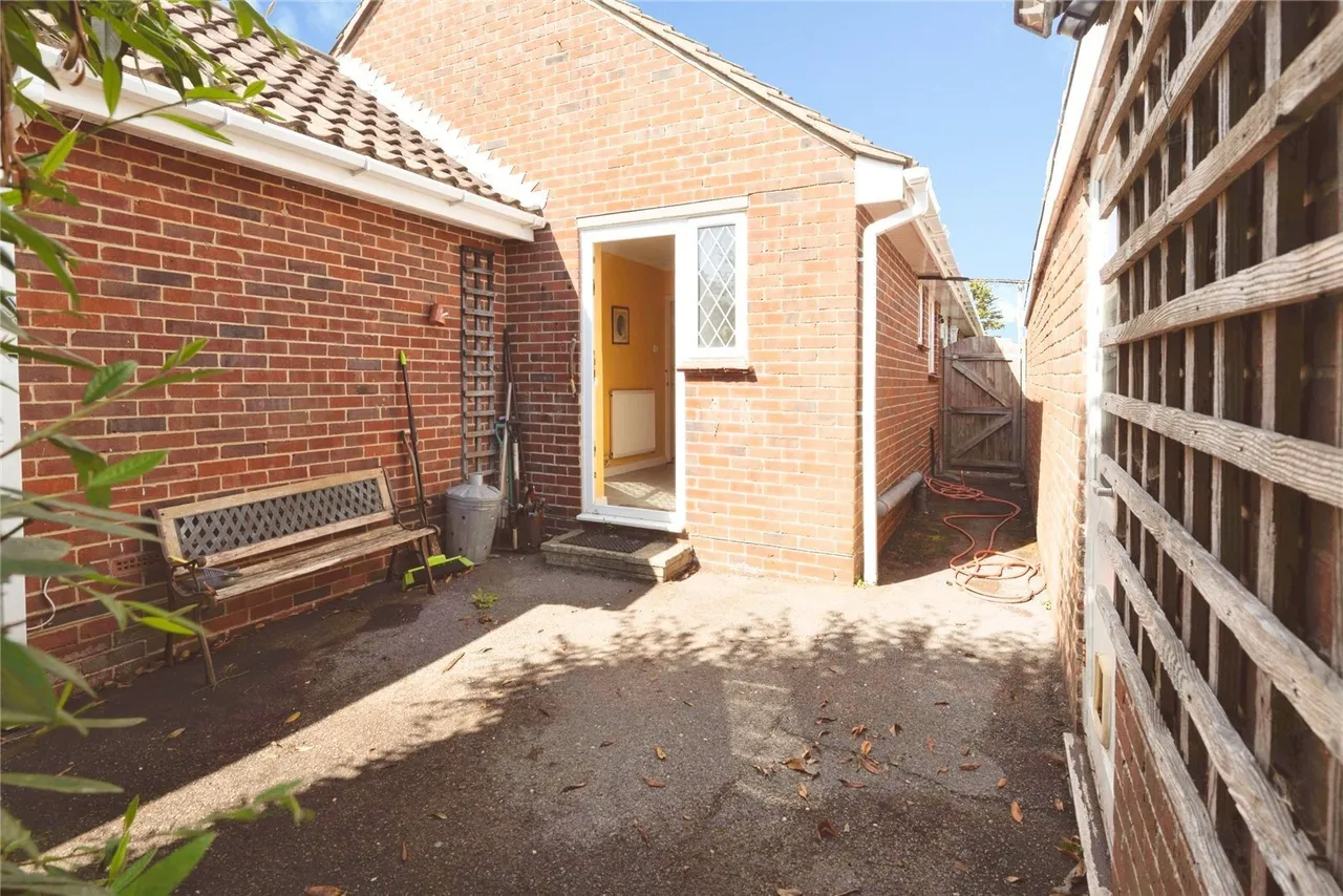 Manor Road, Selsey, PO20, photo 21