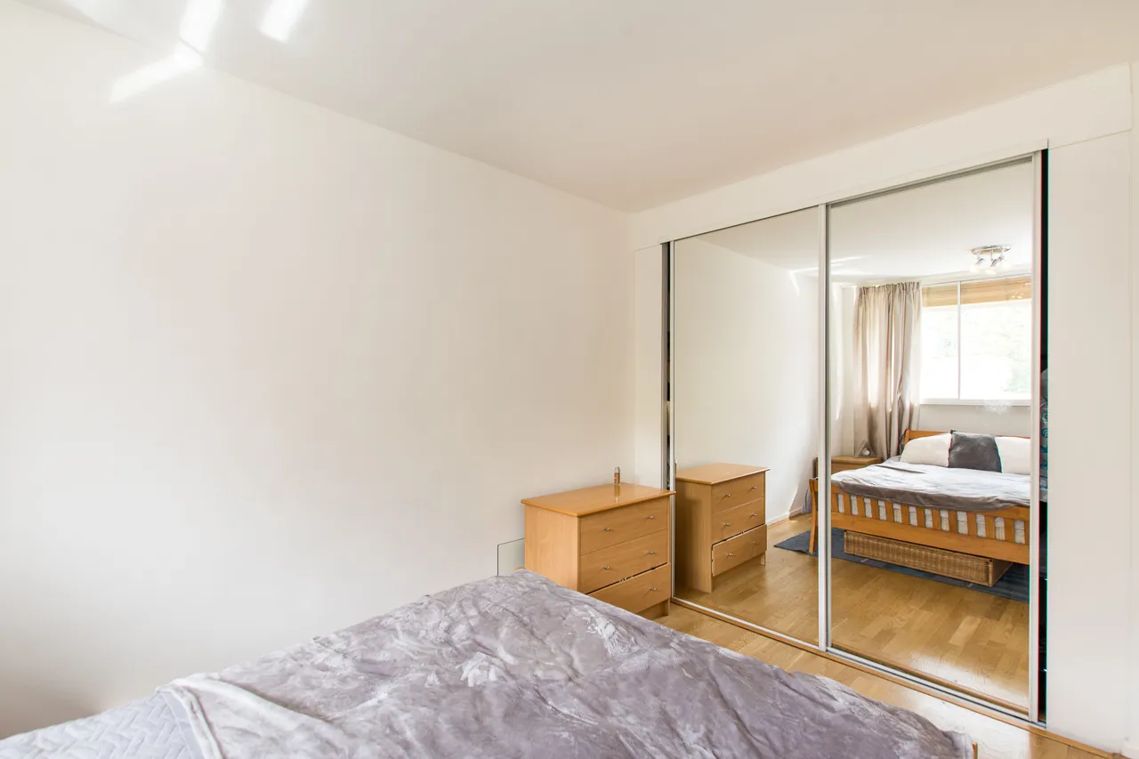 12 Hungerford House, Churchill Gardens, London, photo 11