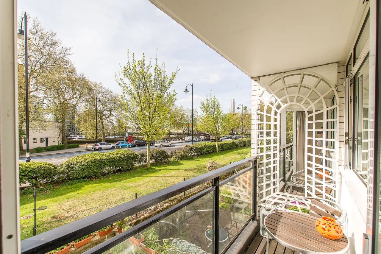 12 Hungerford House, Churchill Gardens, London, photo 5