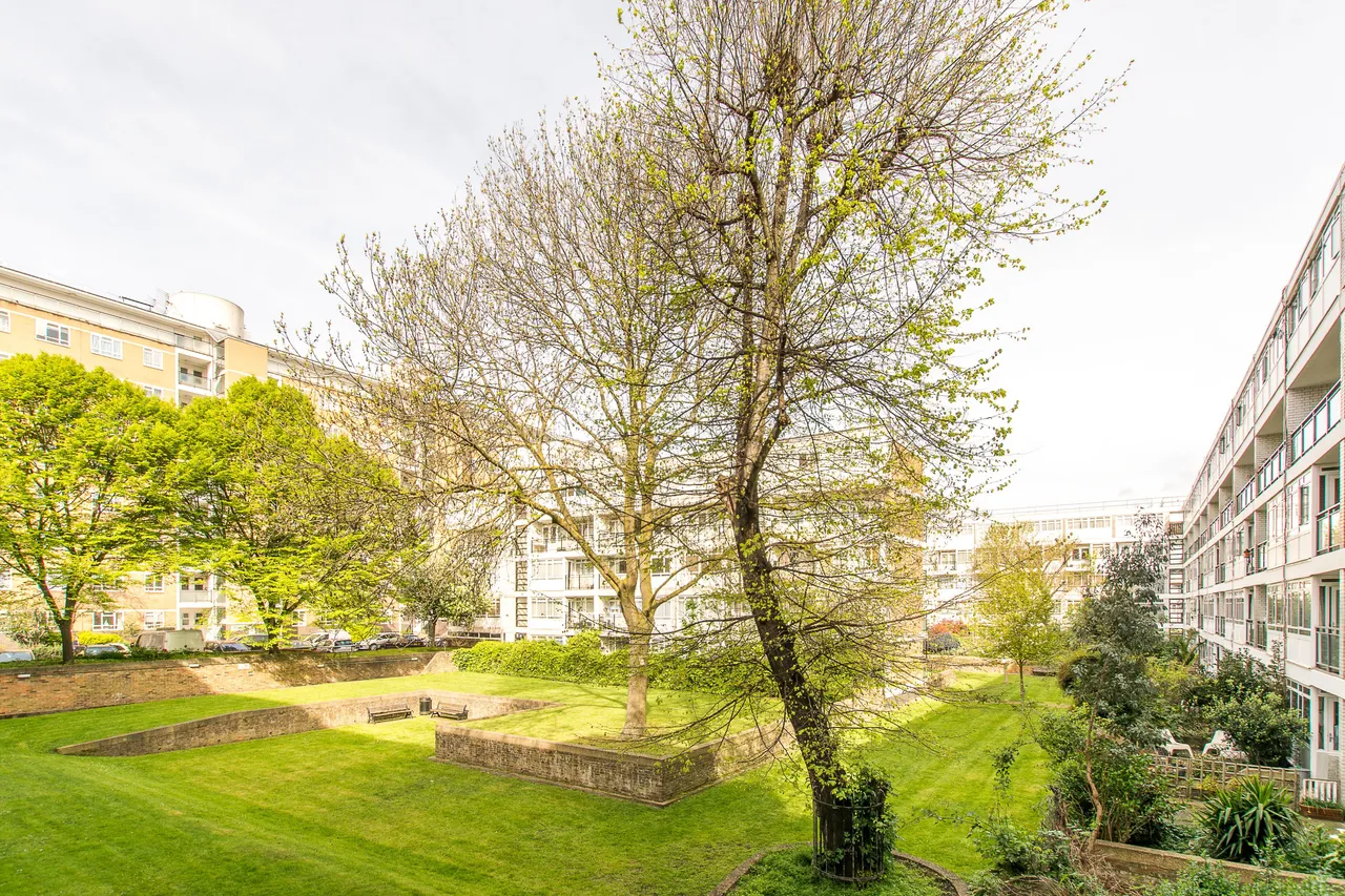 12 Hungerford House, Churchill Gardens, London, photo 8