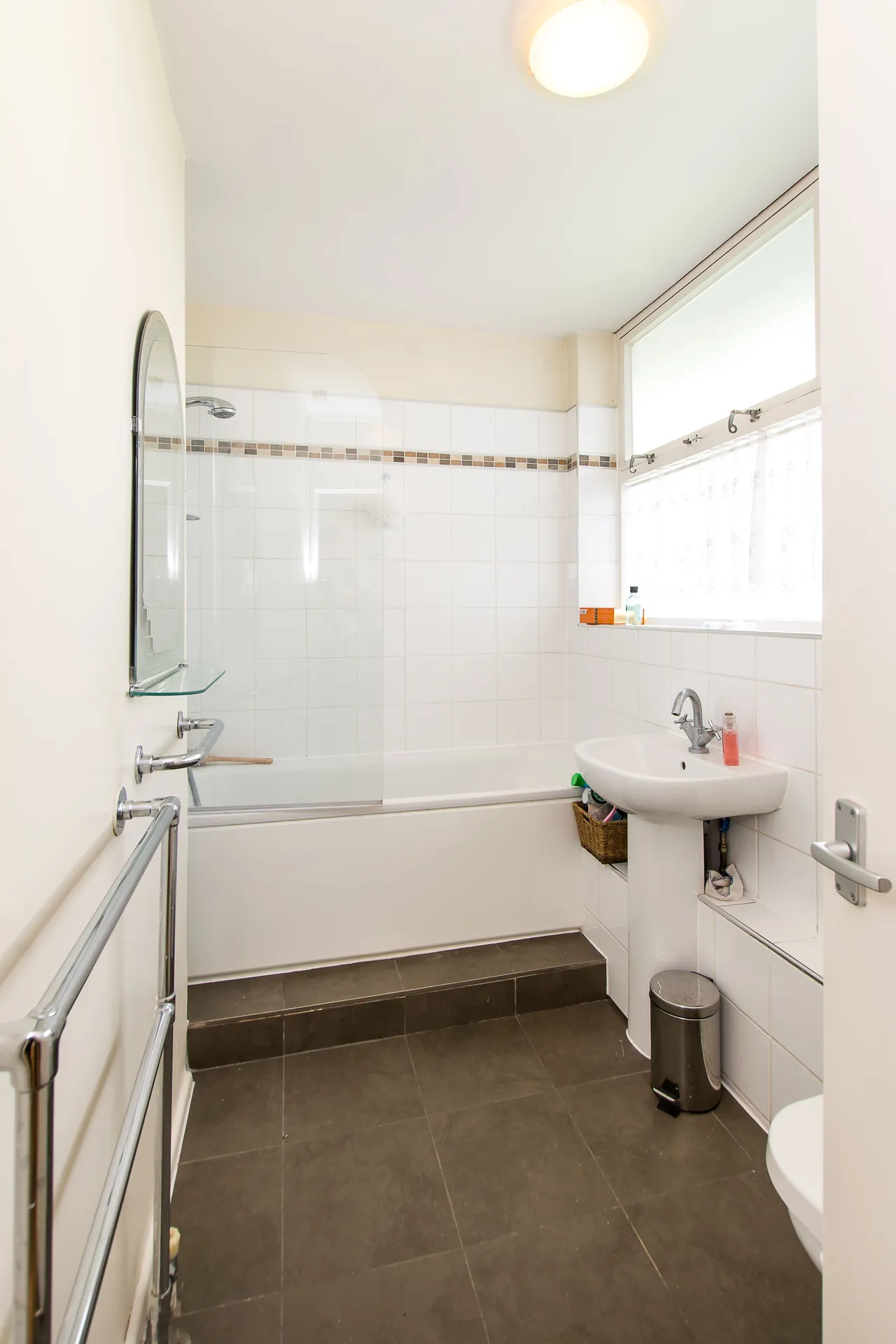 12 Hungerford House, Churchill Gardens, London, photo 6