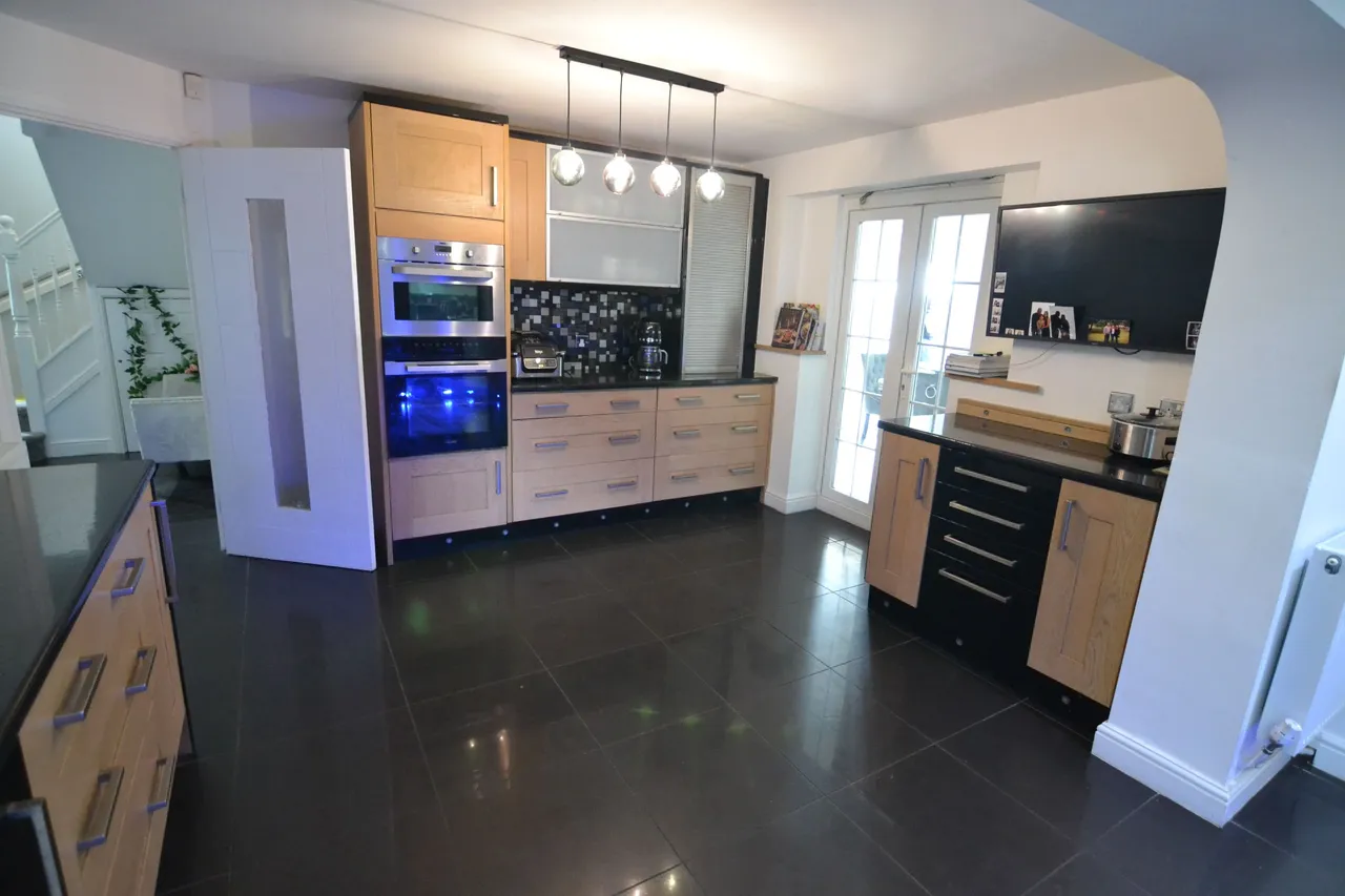 Barbel Drive, Wolverhampton, West Midlands, WV10 0TQ, photo 3