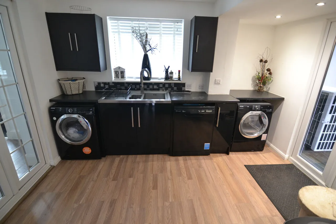 Barbel Drive, Wolverhampton, West Midlands, WV10 0TQ, photo 15