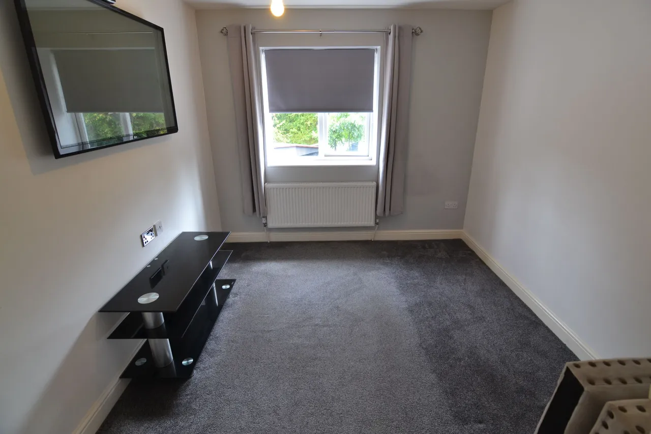Barbel Drive, Wolverhampton, West Midlands, WV10 0TQ, photo 9