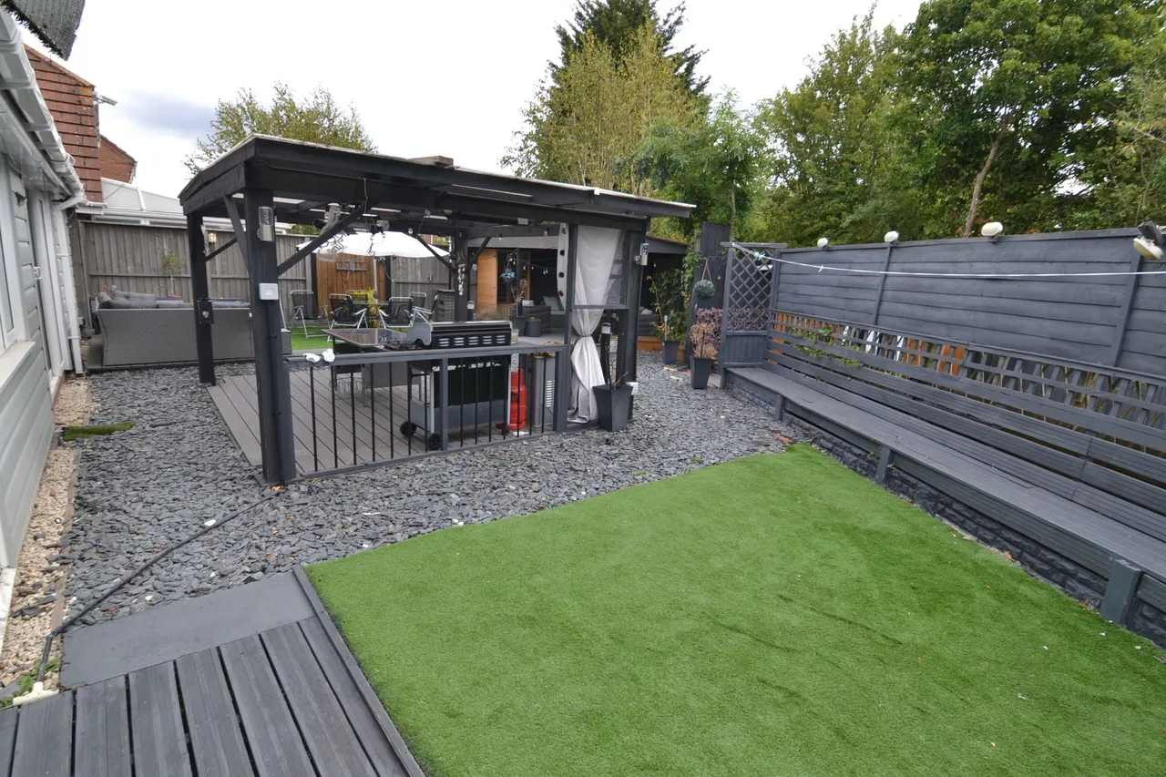 Barbel Drive, Wolverhampton, West Midlands, WV10 0TQ, photo 12