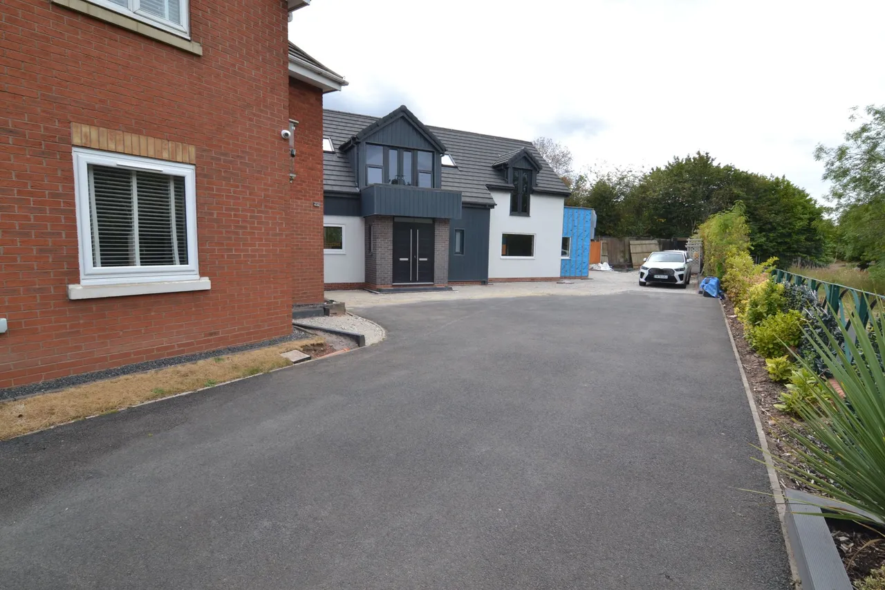 Barbel Drive, Wolverhampton, West Midlands, WV10 0TQ, photo 14