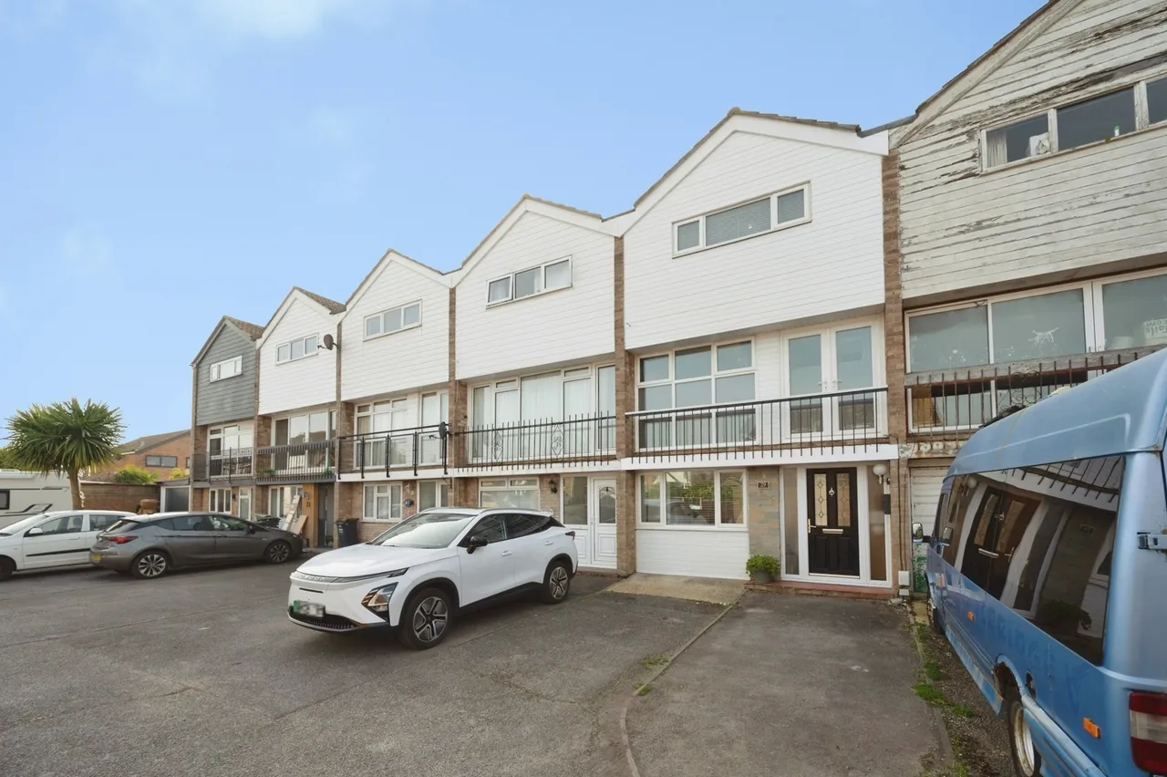 Sidlesham Close, Hayling Island, PO11, photo 17