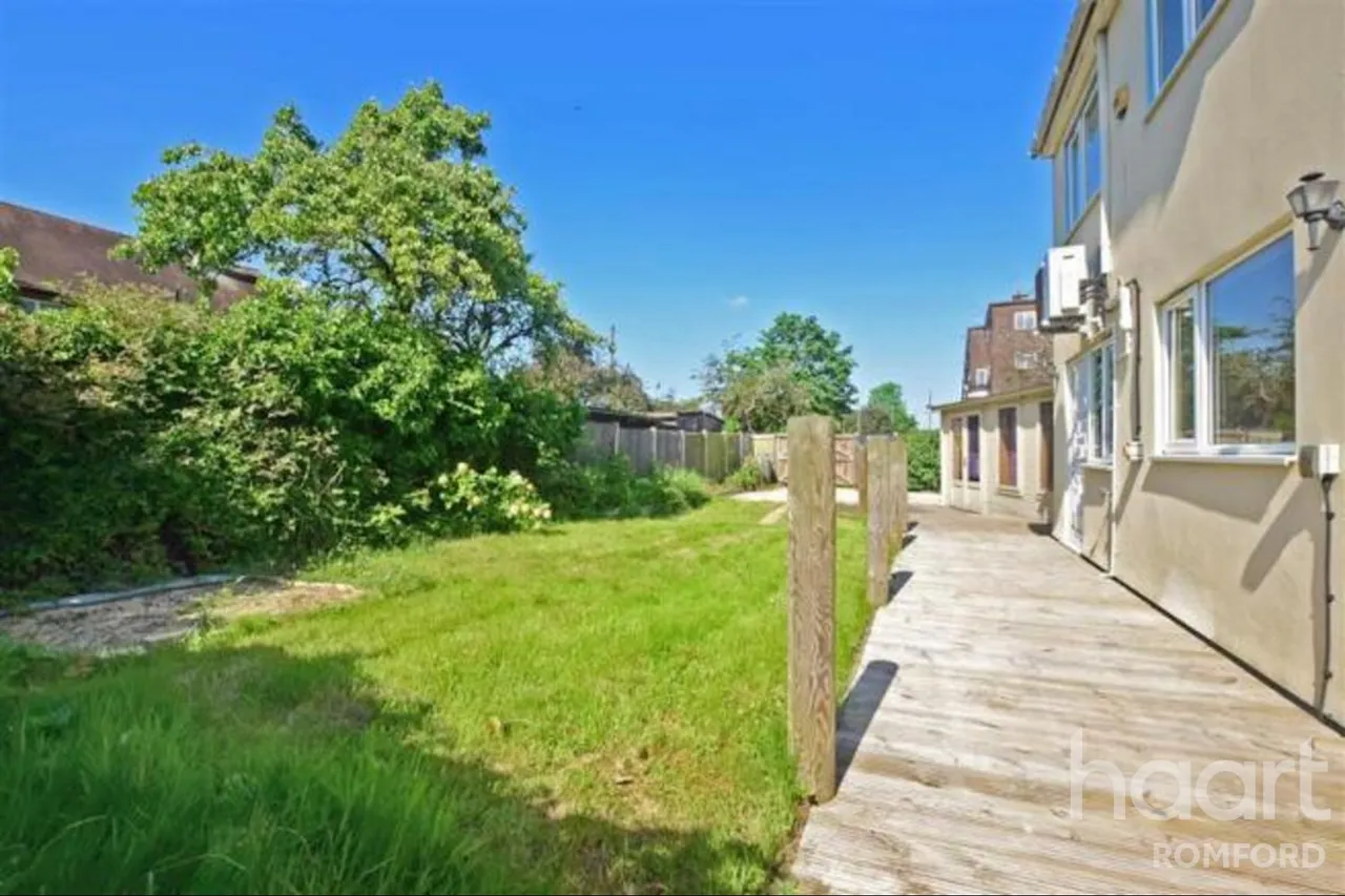 1 bed house to rent, Newbury Walk, RM3