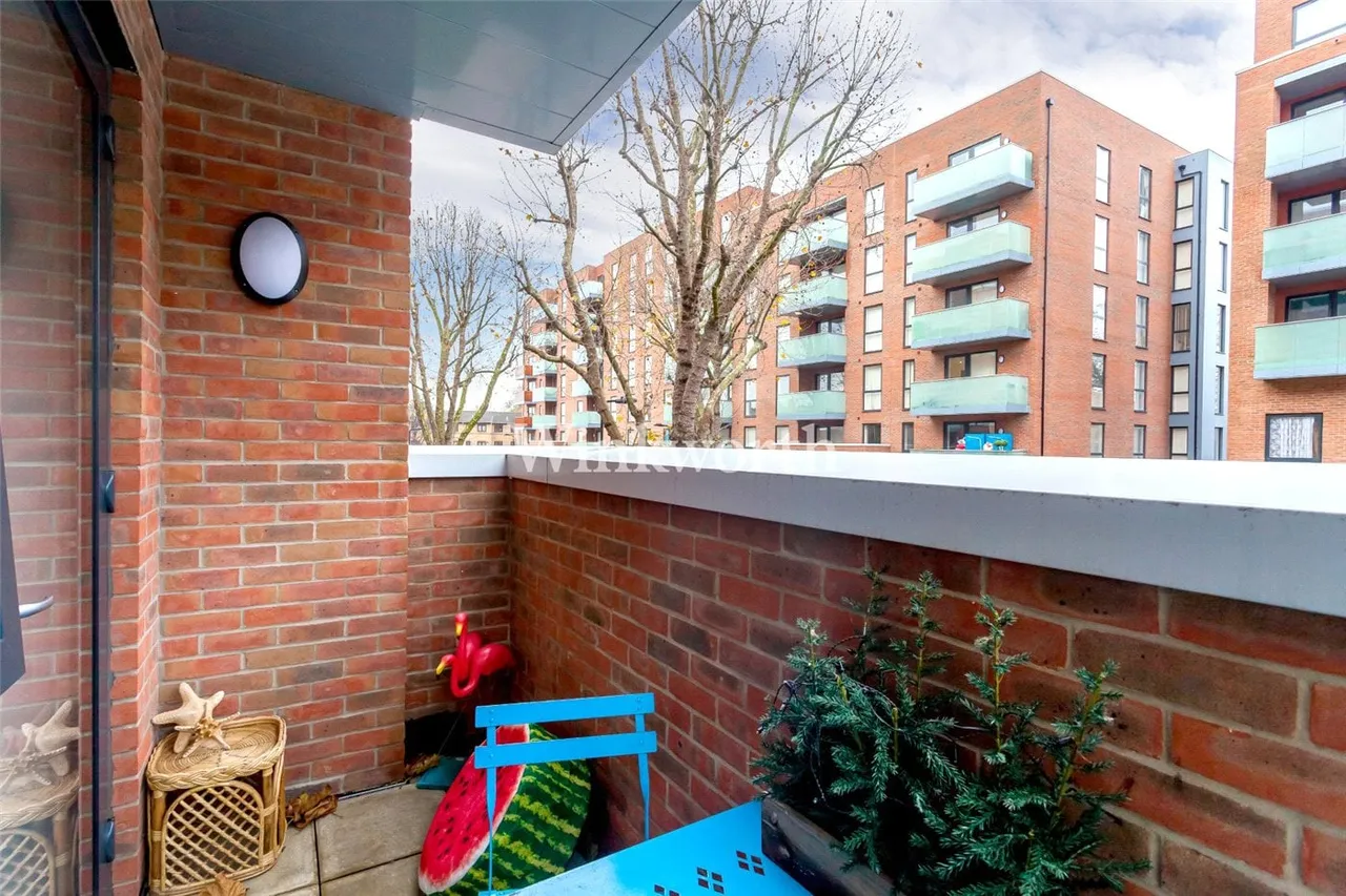 Butterfly Court, Bathurst Square, N15, photo 6