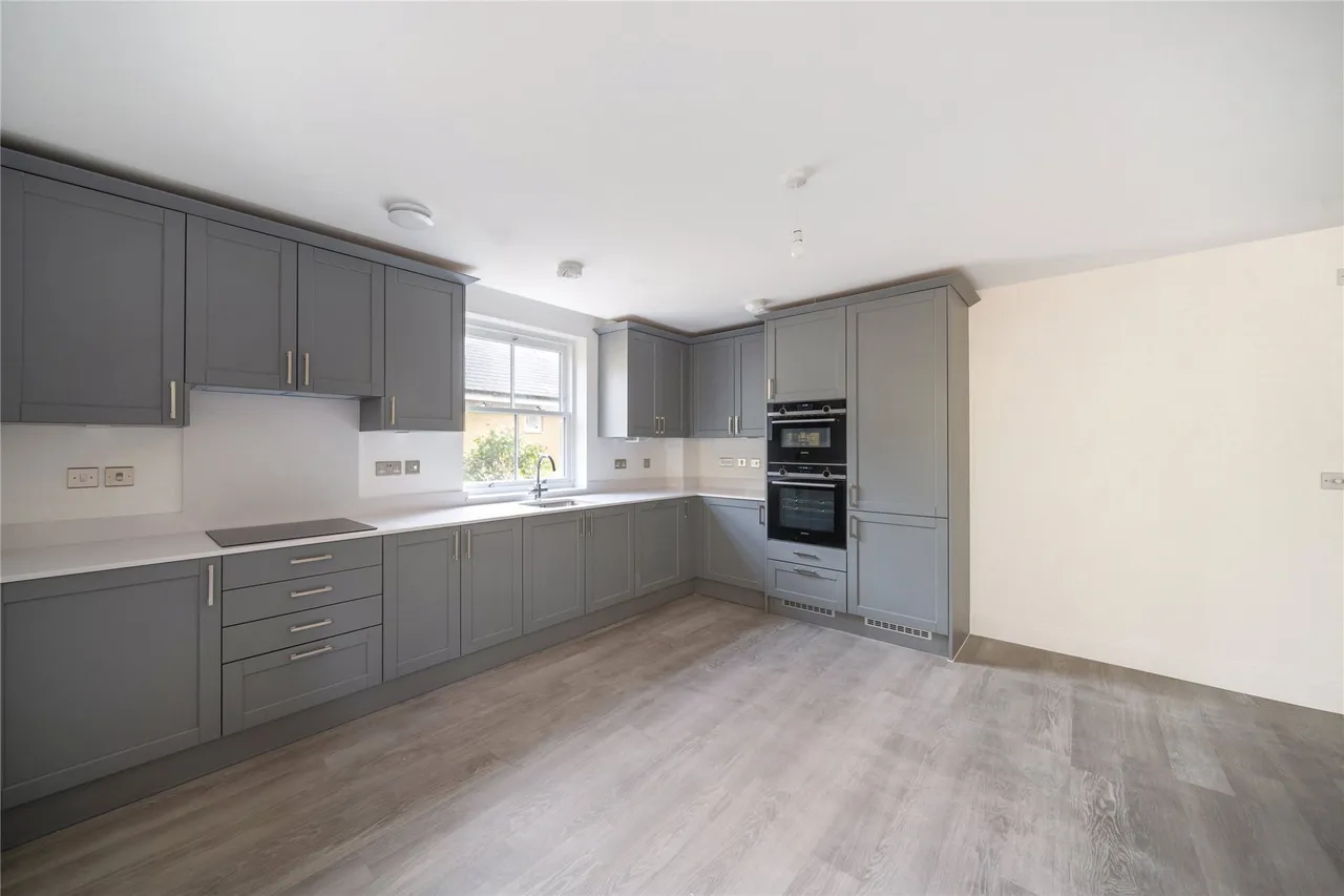 Shalford Lodge, 157 Kingston Hill, Kingston-Upon-Thames, London, KT2, photo 2