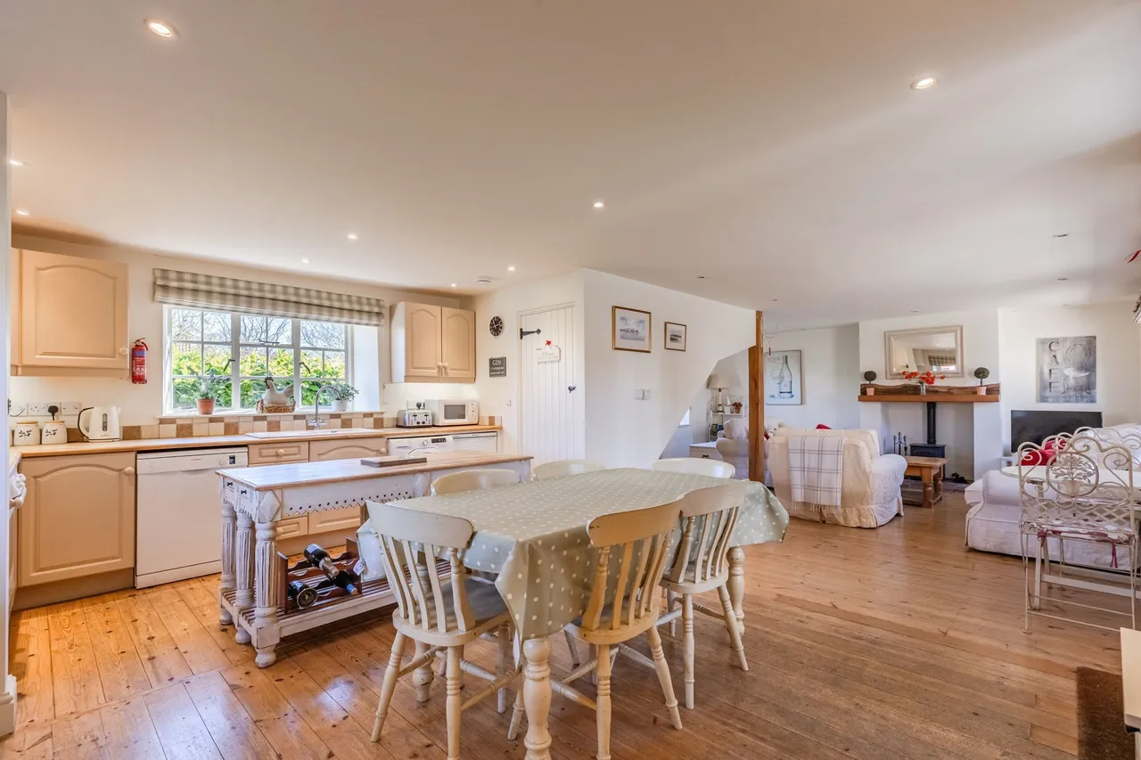 3 bed property for sale, A Delightful Flint and Brick Period P