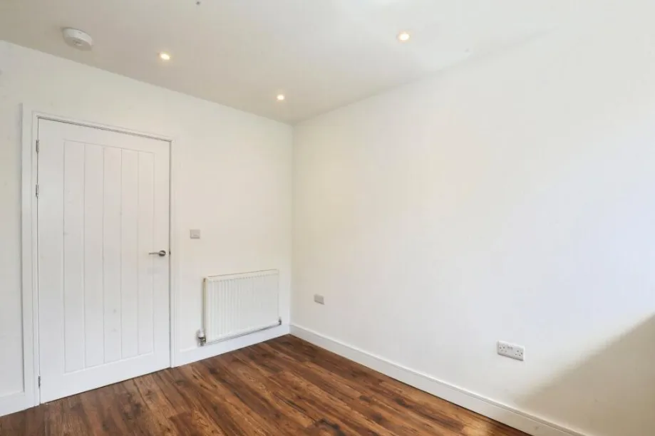 Darley Avenue, CW2, photo 10