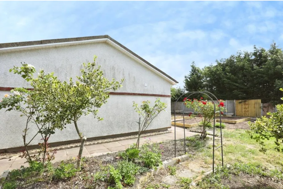 Darley Avenue, CW2, photo 12