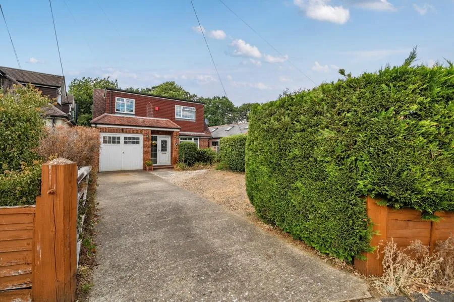 Leslie Road, Chobham, GU24, photo 19
