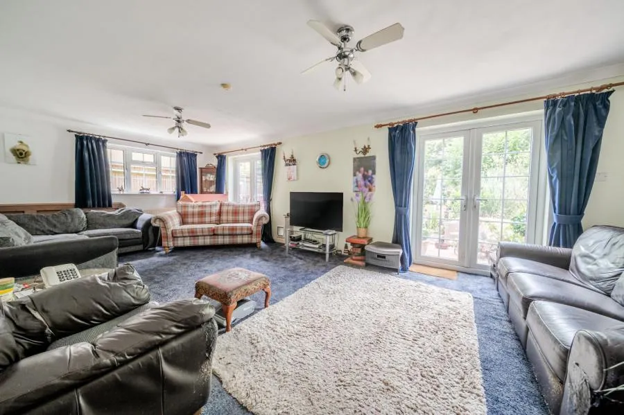 Leslie Road, Chobham, GU24, photo 4