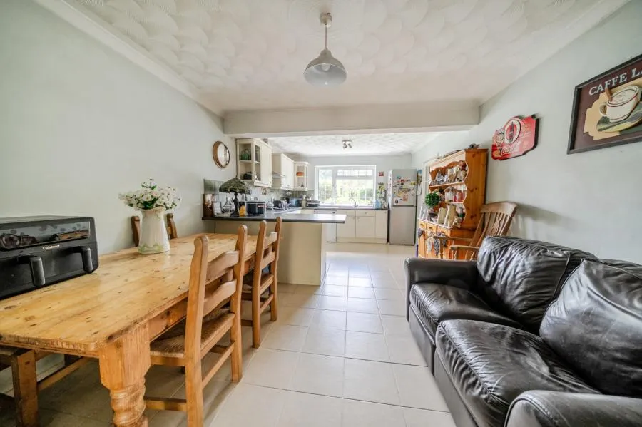 Leslie Road, Chobham, GU24, photo 6