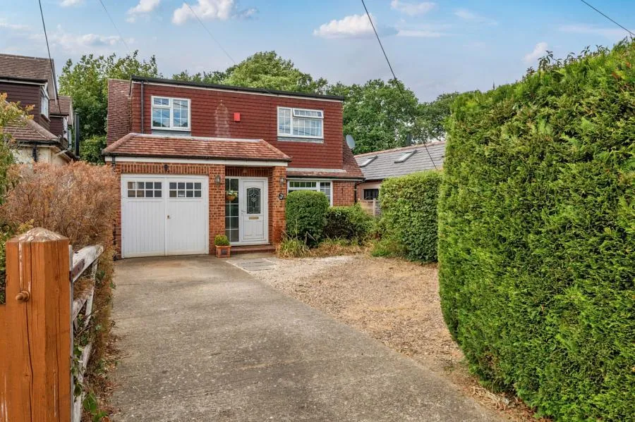 Leslie Road, Chobham, GU24, photo 12