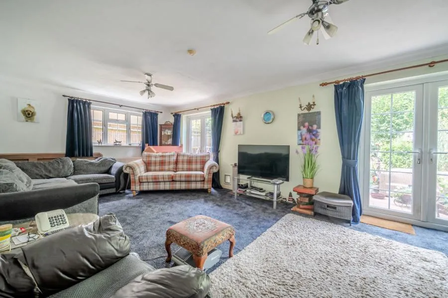 Leslie Road, Chobham, GU24, photo 13