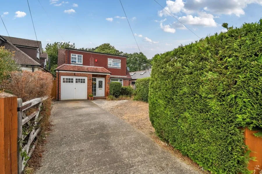 5 bed house for sale, Leslie Road, Chobham, GU24