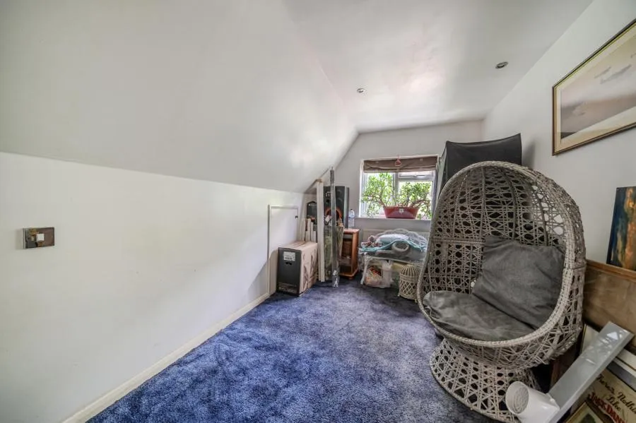 Leslie Road, Chobham, GU24, photo 14