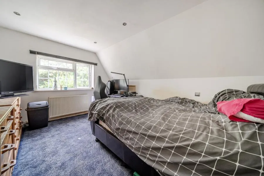 Leslie Road, Chobham, GU24, photo 9