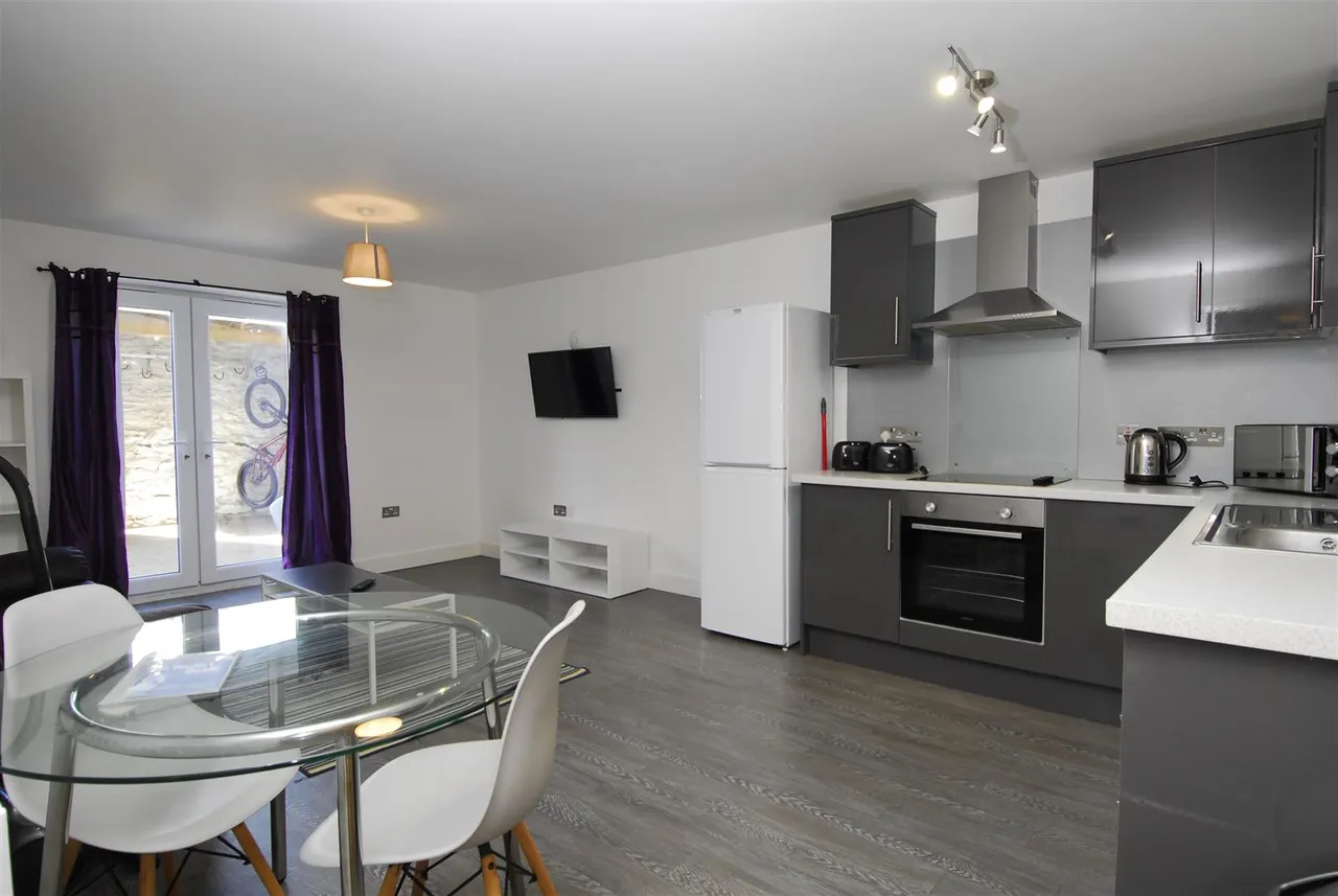2 bed flat to rent, Belgrave Manor Apt, Plymouth
