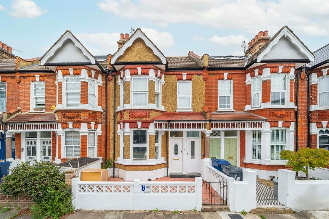 2 bed flat for sale, Davis Road, W3