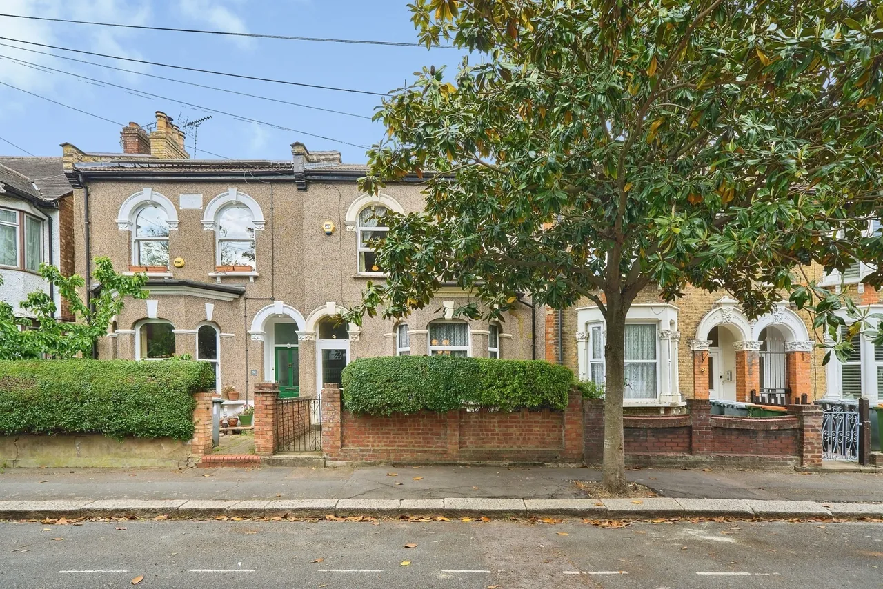 4 bed house for sale — Cranmer Road, London, E7