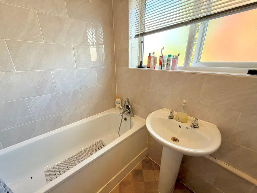 Yew Street, Houghton Regis, LU5, photo 9