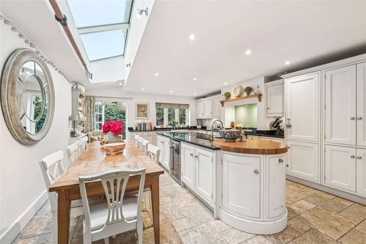 5 bed house to rent, Candahar Road, London, SW11