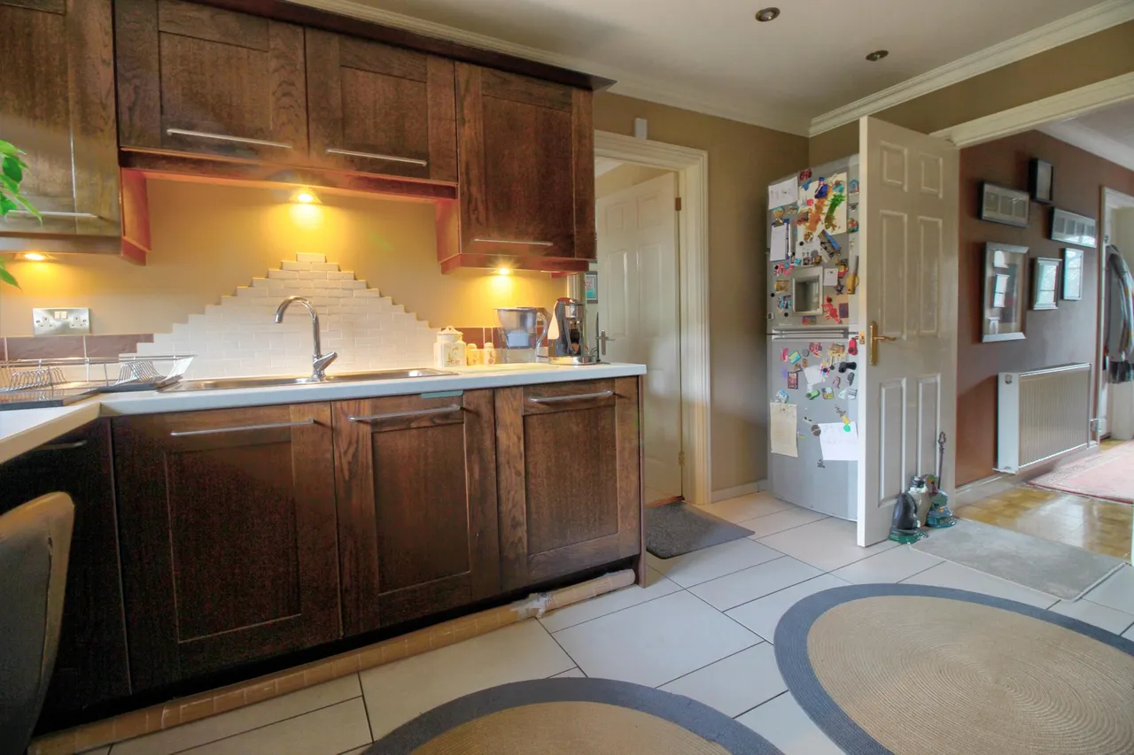 Iris Road, Woking, GU24, photo 7