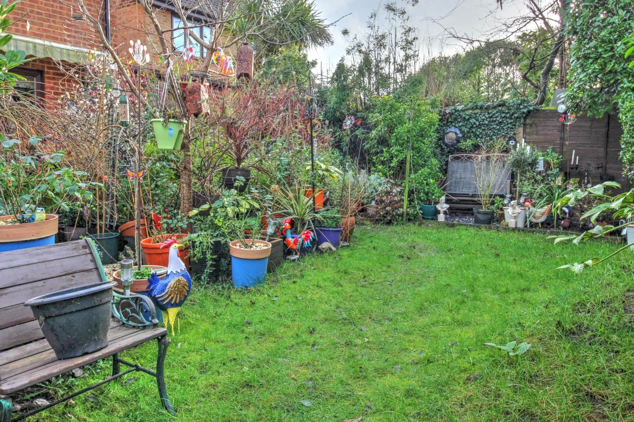 Iris Road, Woking, GU24, photo 36
