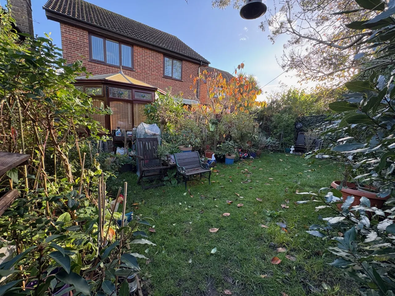 Iris Road, Woking, GU24, photo 37
