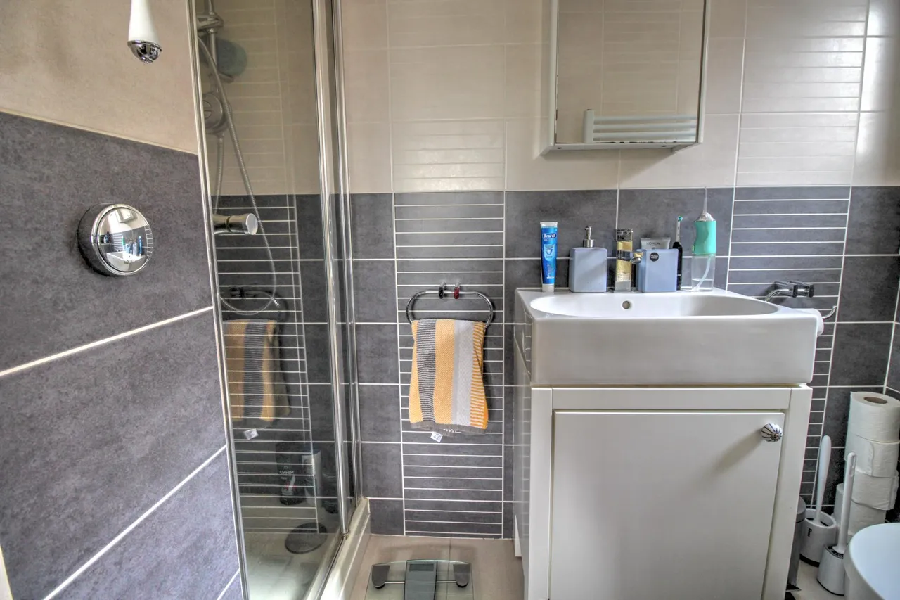 Iris Road, Woking, GU24, photo 22