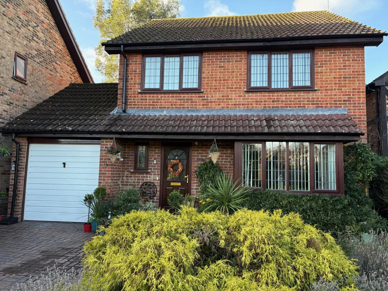 4 bed house for sale, Iris Road, Woking, GU24