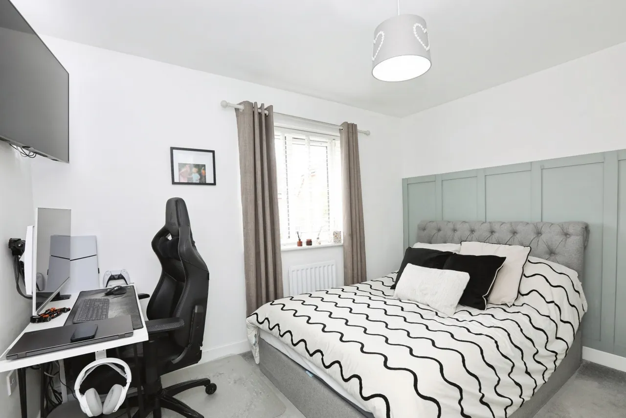 Illett Way, Faygate, RH12, photo 9