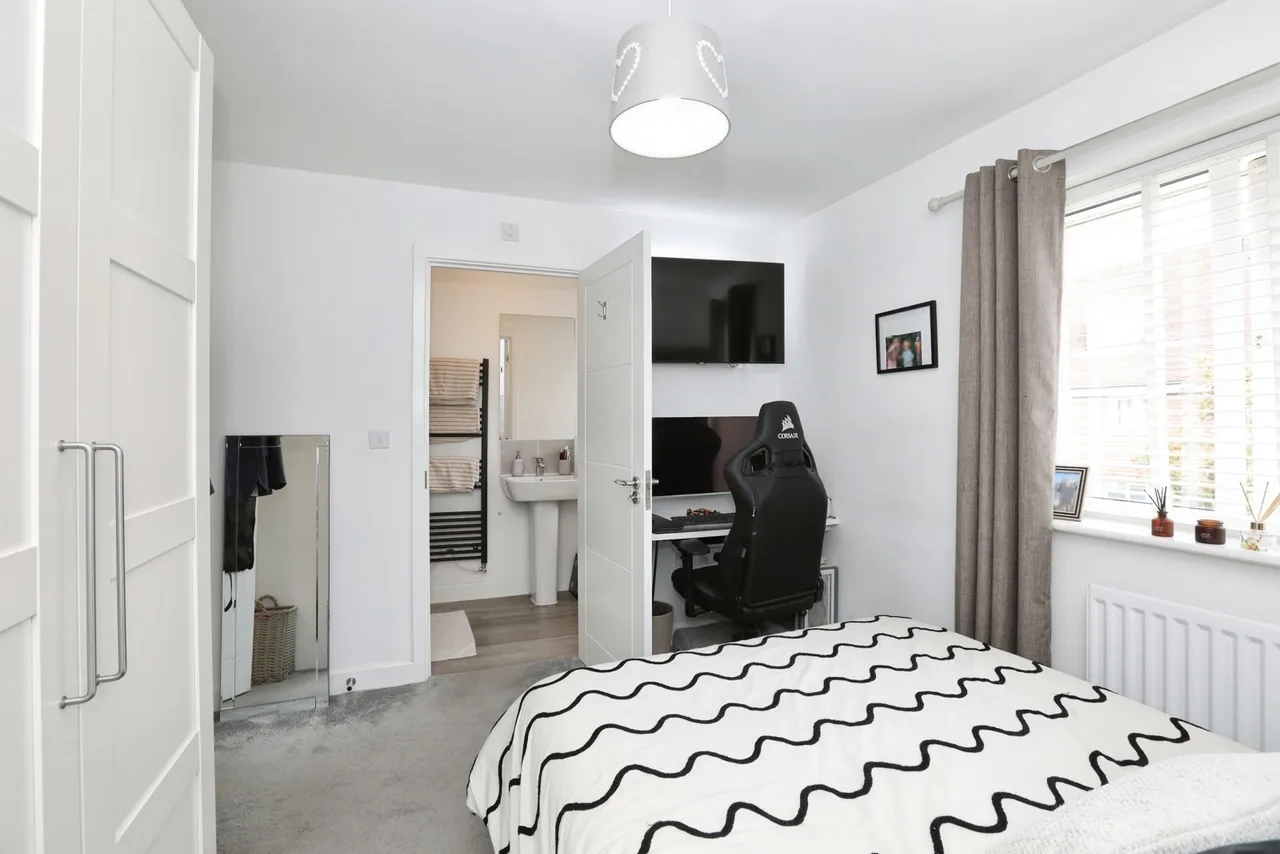 Illett Way, Faygate, RH12, photo 10