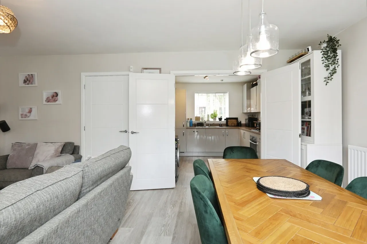 Illett Way, Faygate, RH12, photo 6