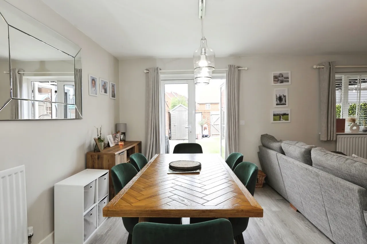 Illett Way, Faygate, RH12, photo 5