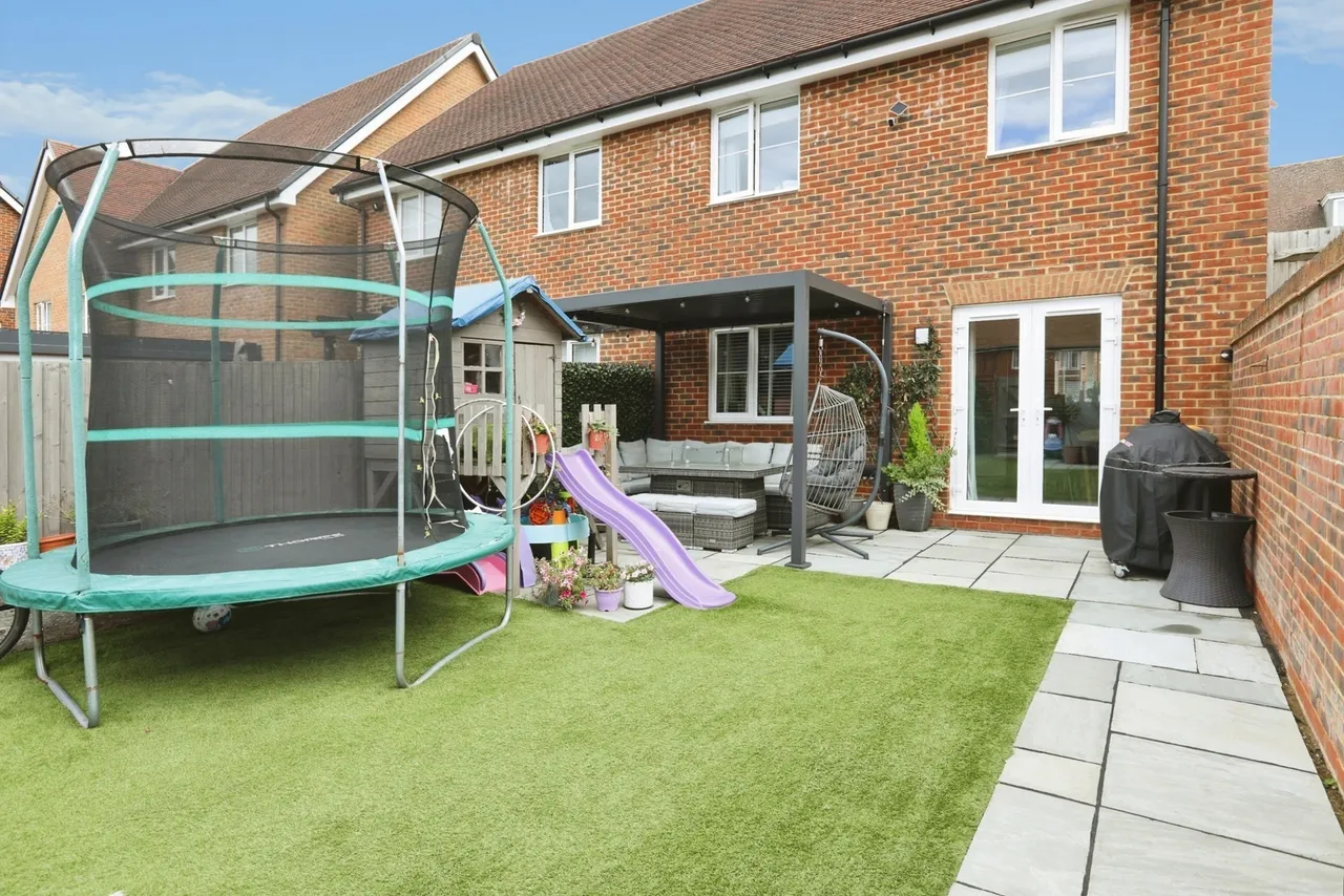 Illett Way, Faygate, RH12, photo 17