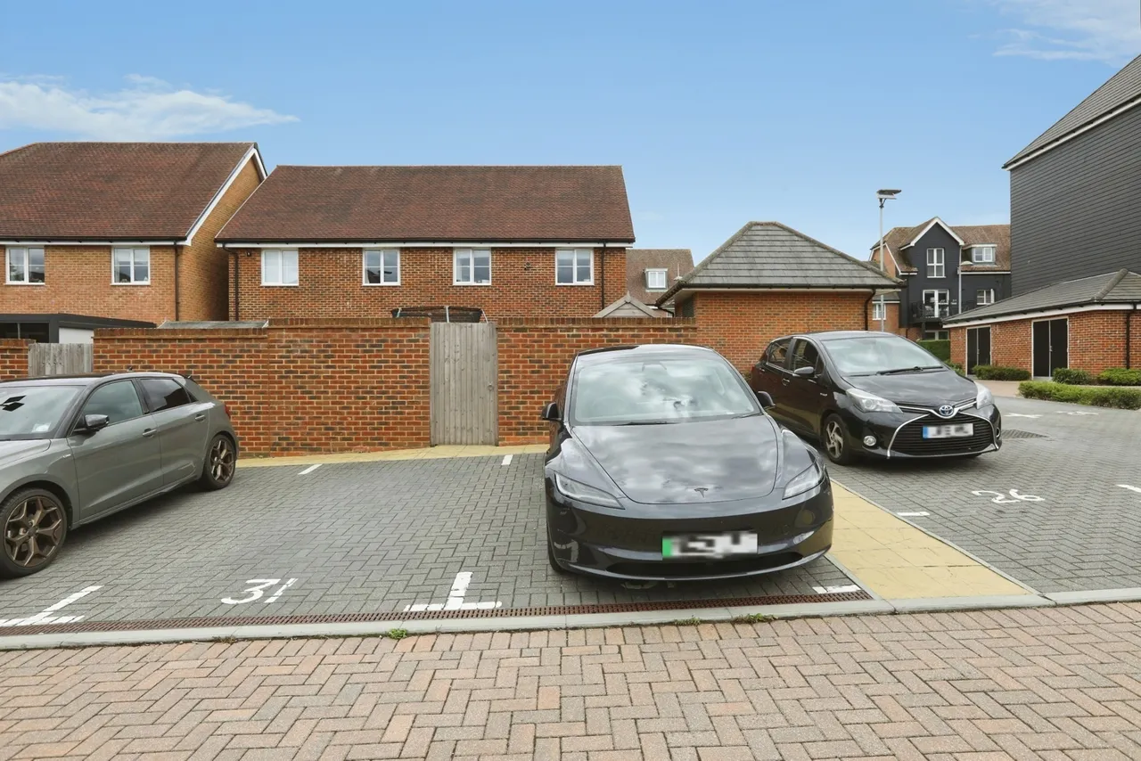 Illett Way, Faygate, RH12, photo 18