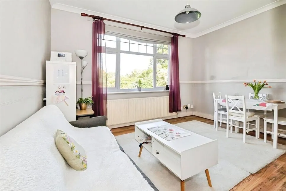 Manor Court, Manor Drive, Surbiton, KT5, photo 3