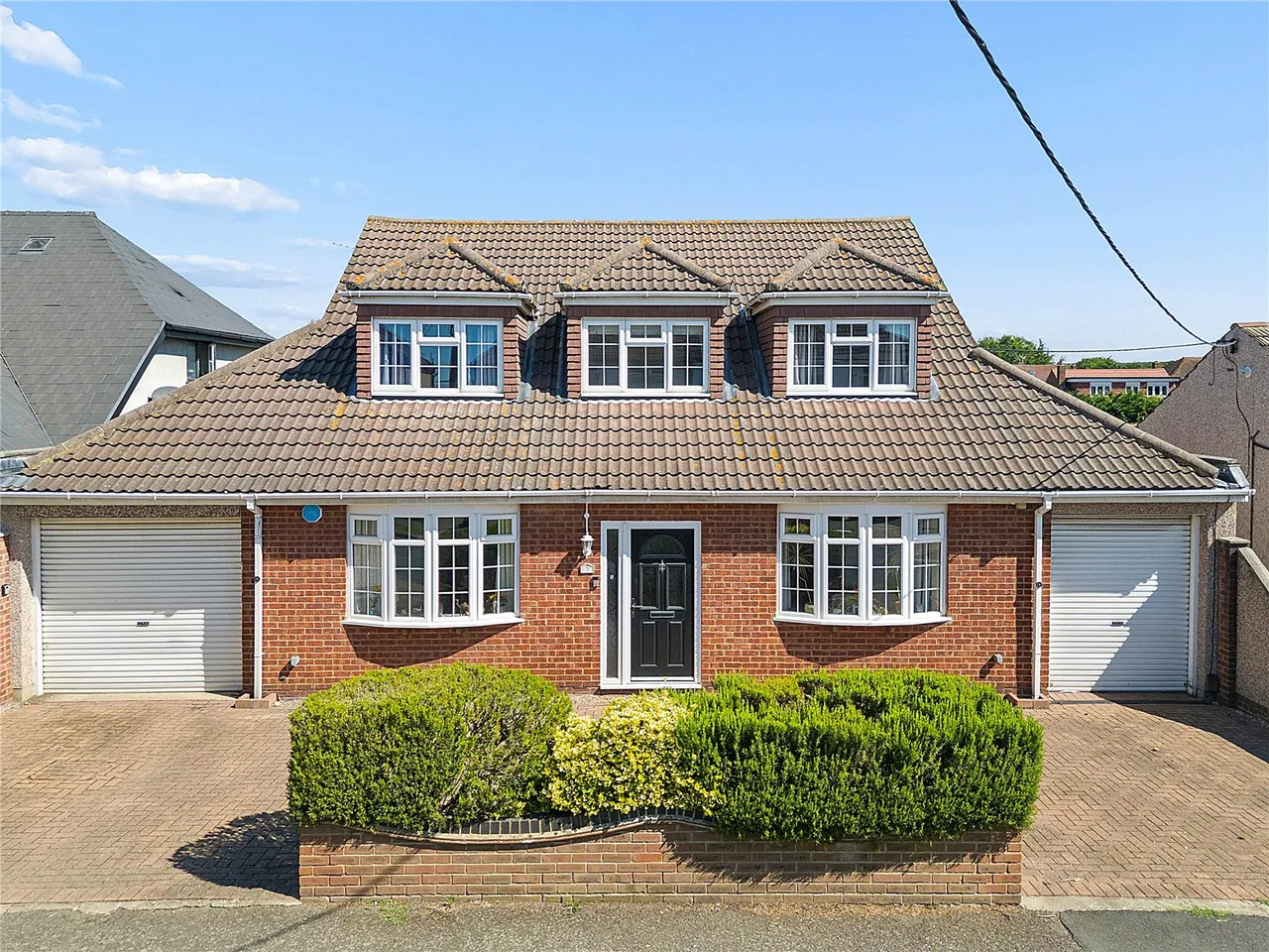 5 bed house for sale — Laburnham Gardens, Upminster, RM14