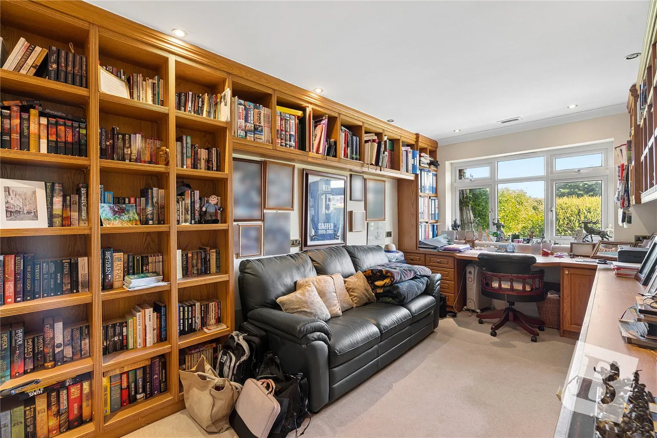 Laburnham Gardens, Upminster, RM14, photo 9