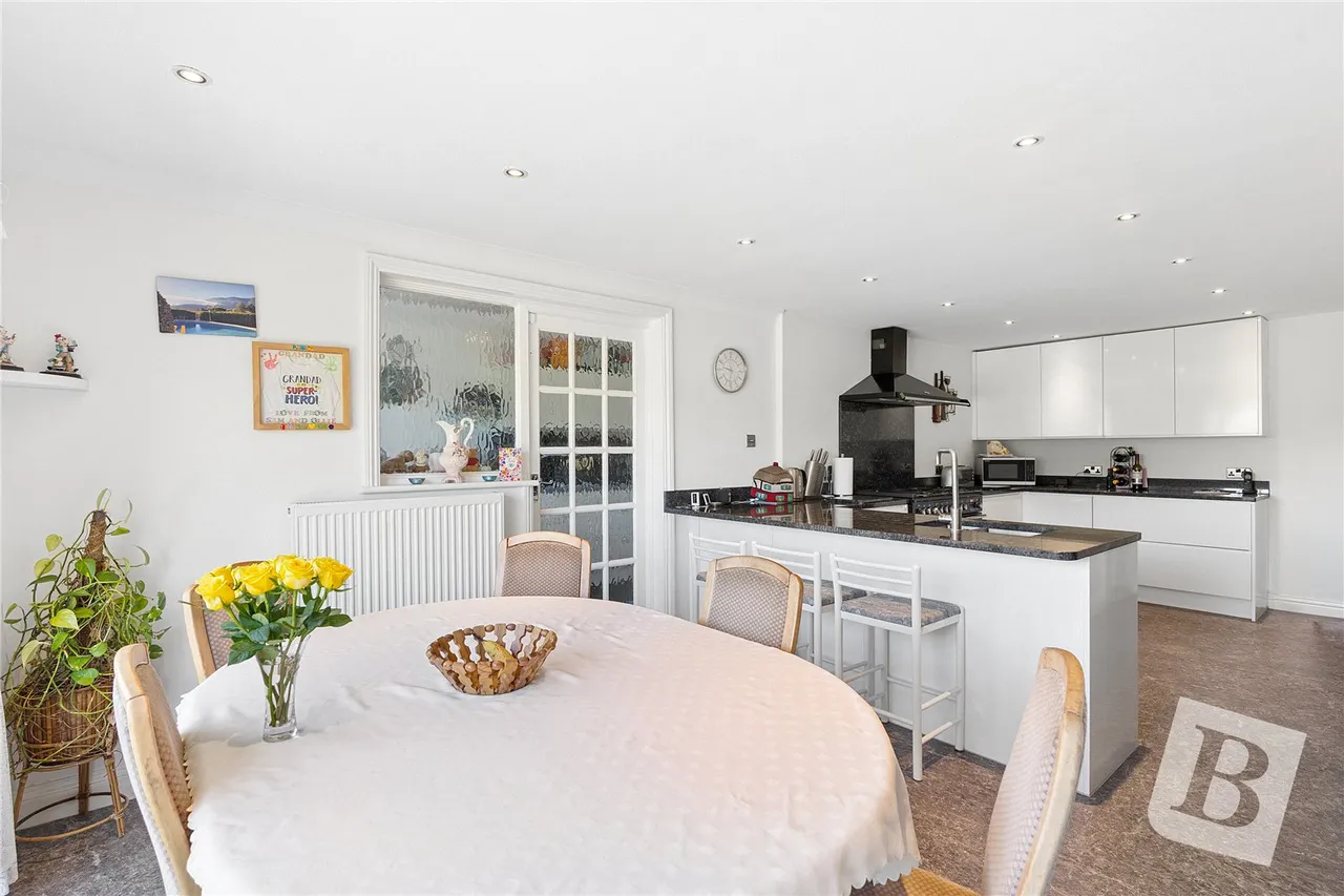 Laburnham Gardens, Upminster, RM14, photo 4
