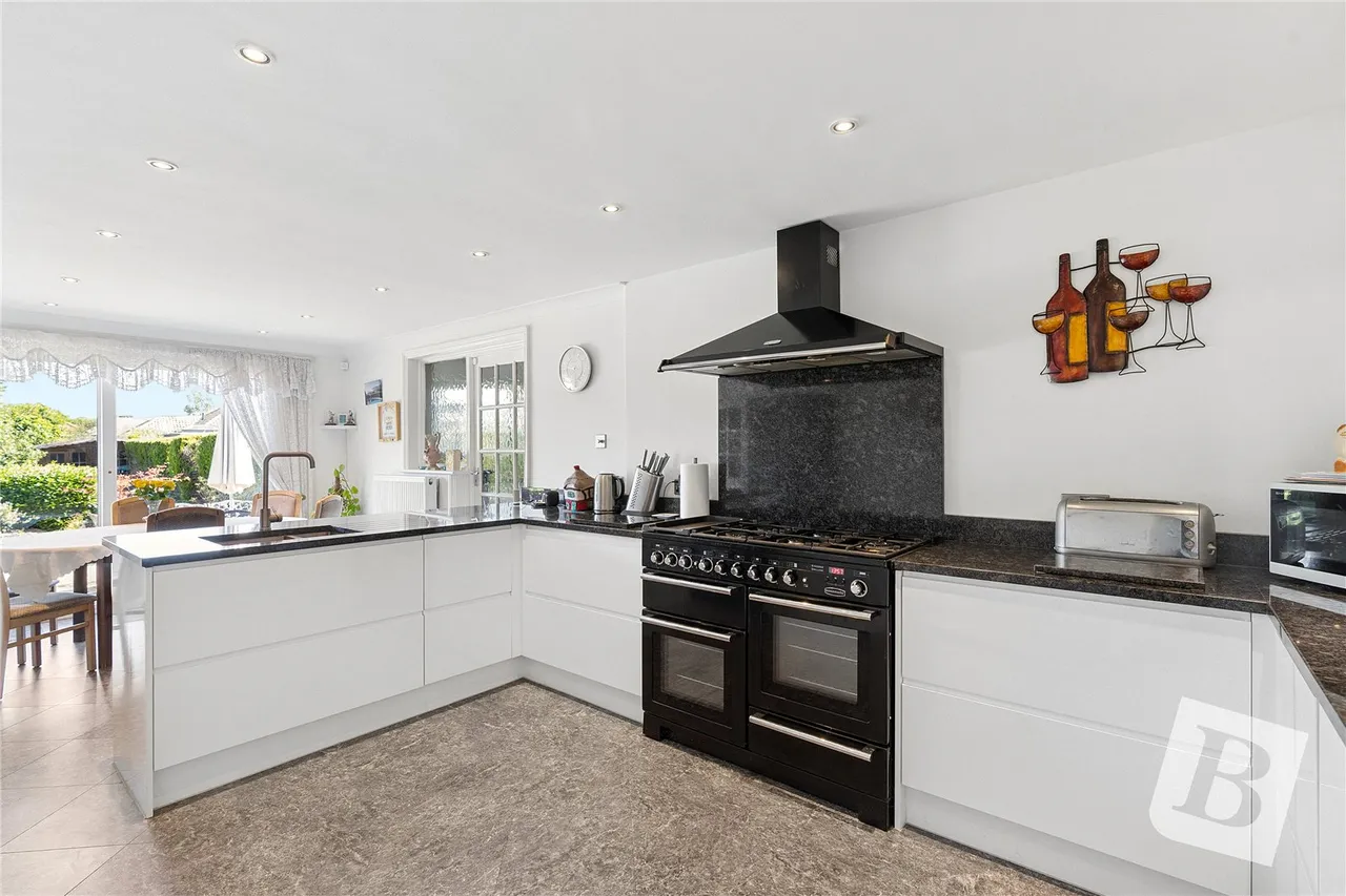 Laburnham Gardens, Upminster, RM14, photo 5