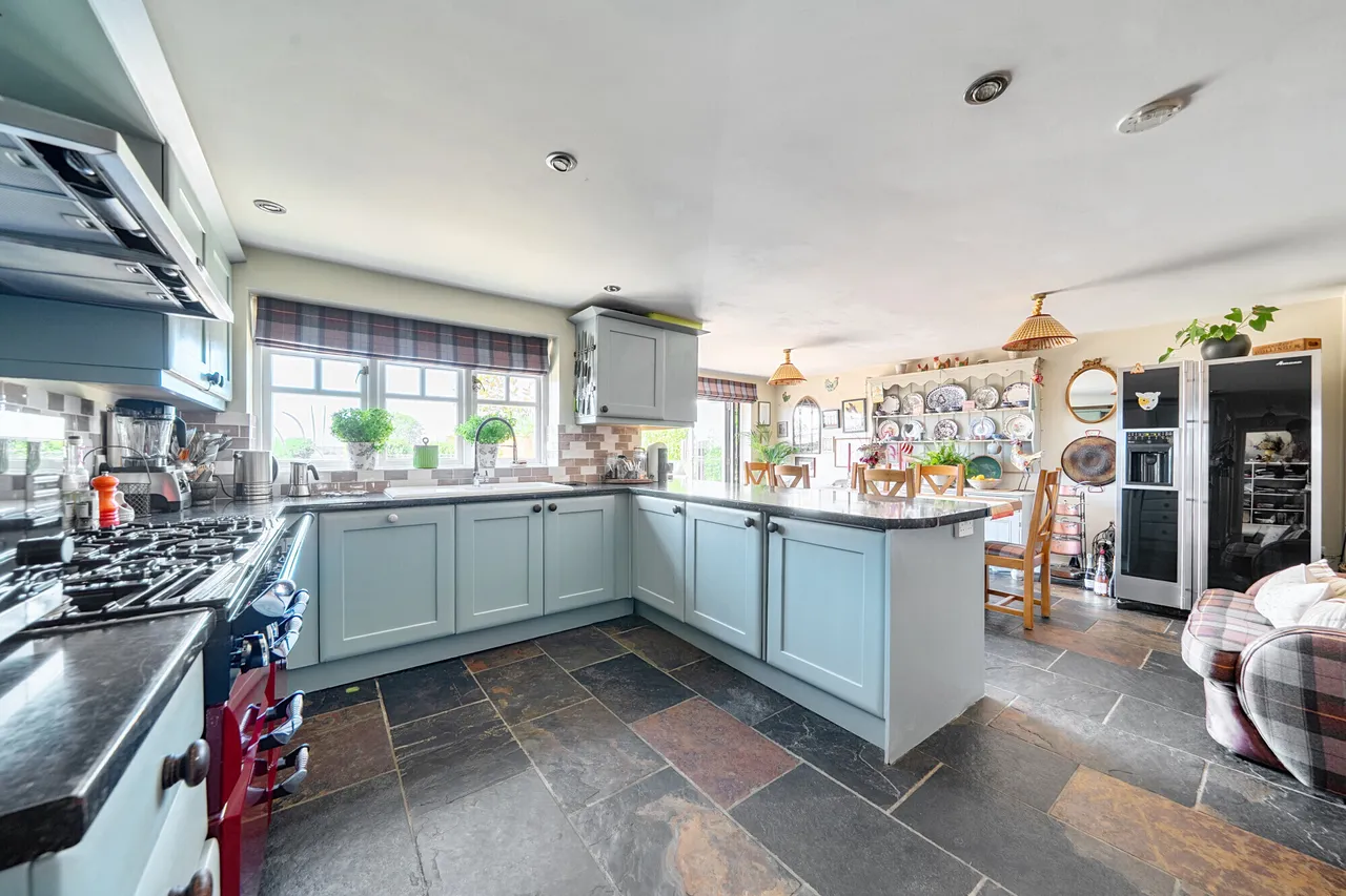 Upper Gatton, Reigate, RH2, photo 3