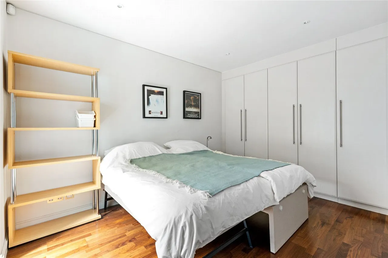 Royal Crescent Mews, London, W11, photo 5