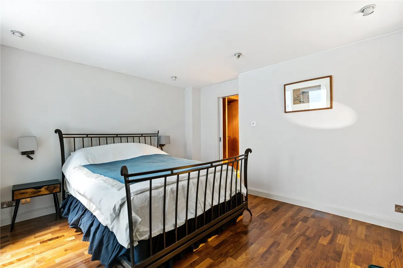 Royal Crescent Mews, London, W11, photo 6